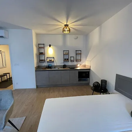 Theatre Apartment *